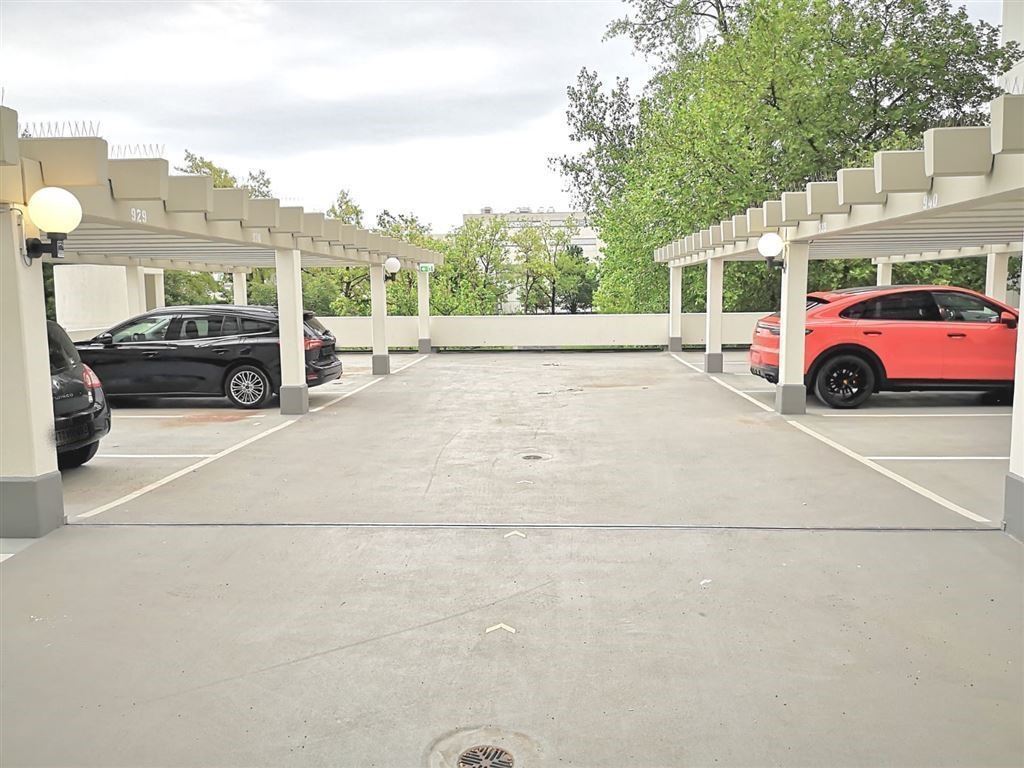 gerade renovierte Parkplätze