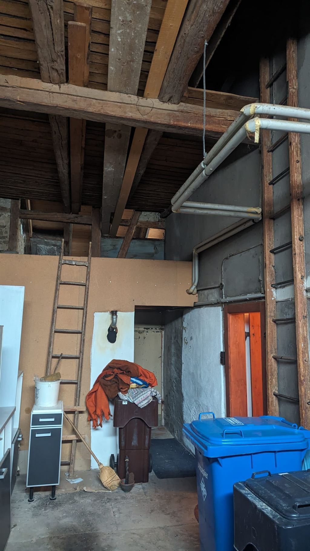 Garage/Werkstatt mit Zugang Leiter zum DG